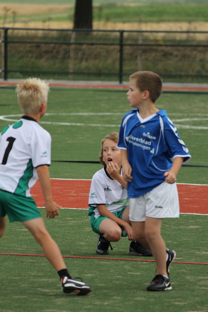 Oefenwedstrijd E2 Almkerk 090.JPG